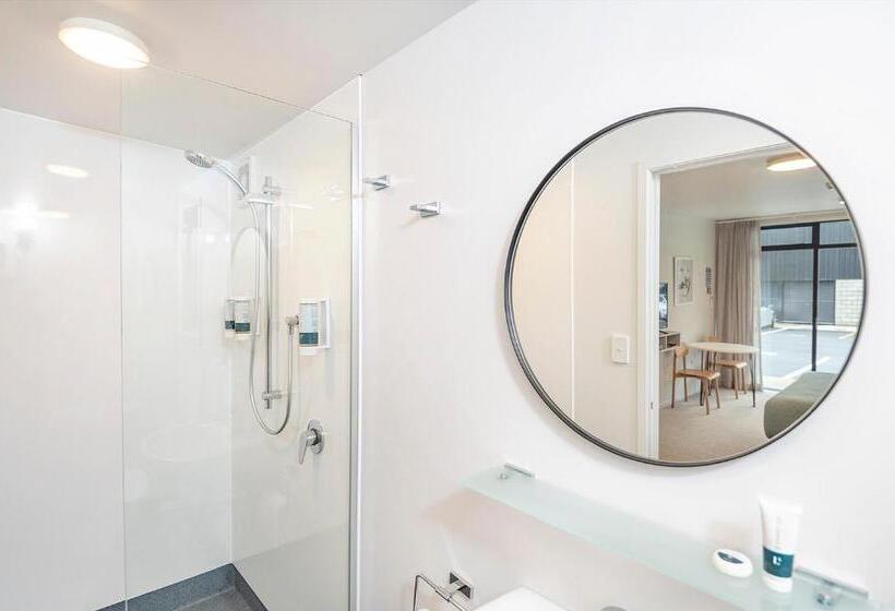 スタンダードスタジオ, The Com Plex Motel