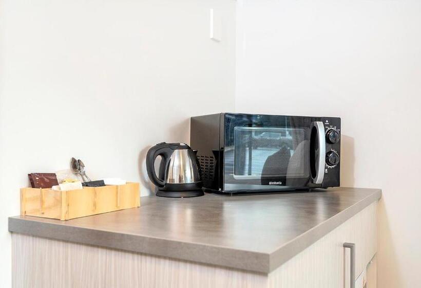 スタンダードスタジオ, The Com Plex Motel