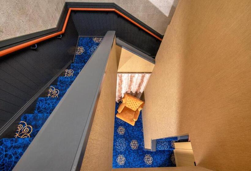 スイート, The Com Plex Motel