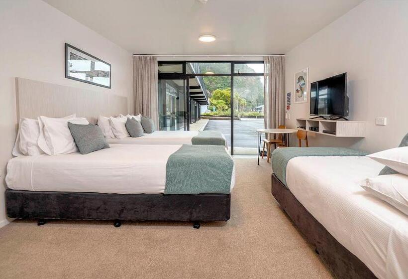 ファミリーステューディオ, The Com Plex Motel