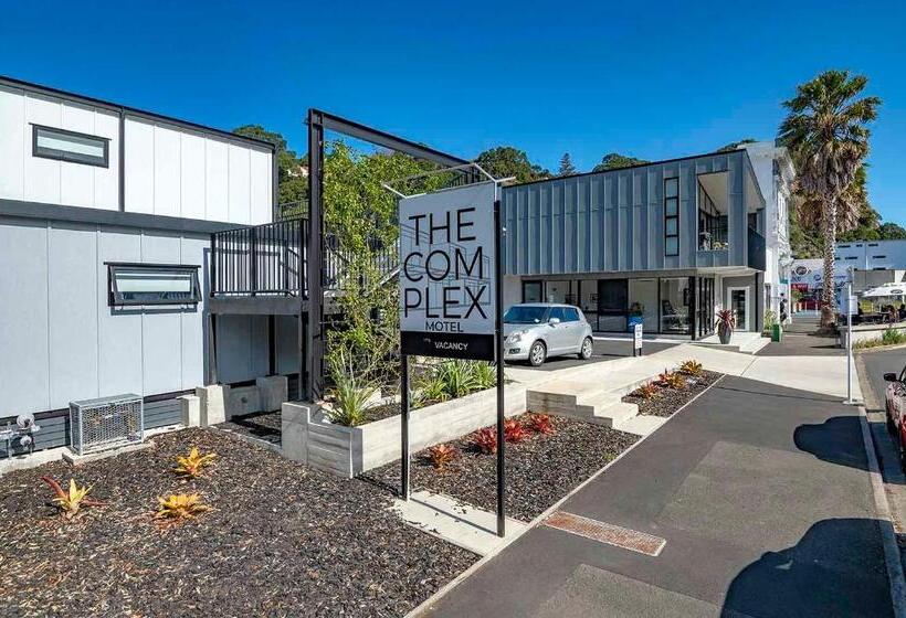 デラックススイート, The Com Plex Motel