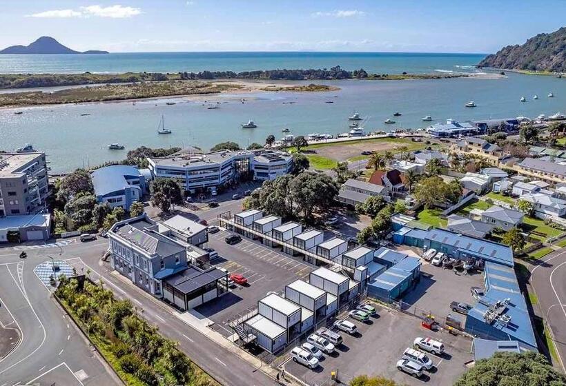 スイート, The Com Plex Motel