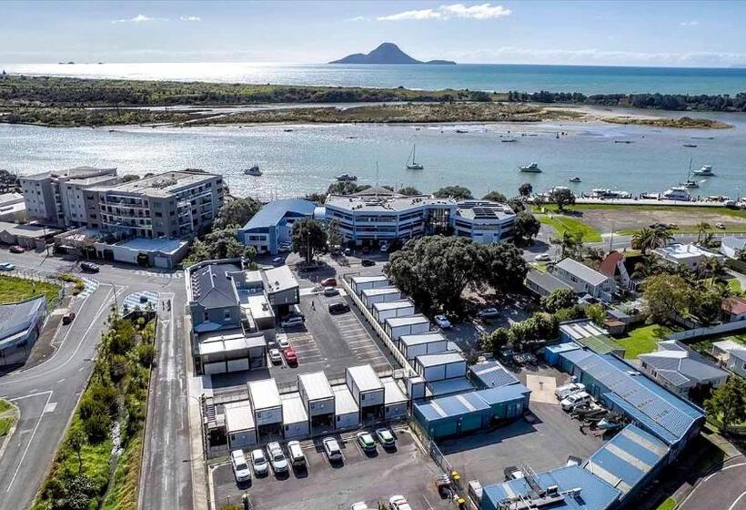 スイート, The Com Plex Motel