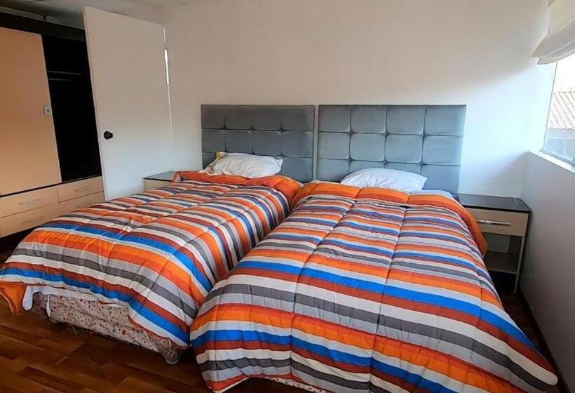 标准间, Adrian′s House Hostal