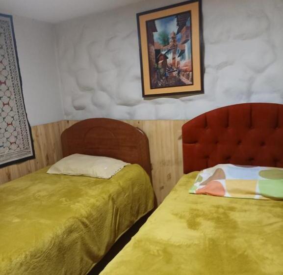 小型套房带阳台, Adrian′s House Hostal