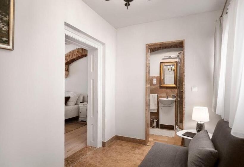 스탠다드 트리플 룸 가든 전망, Florand Rooms&wine