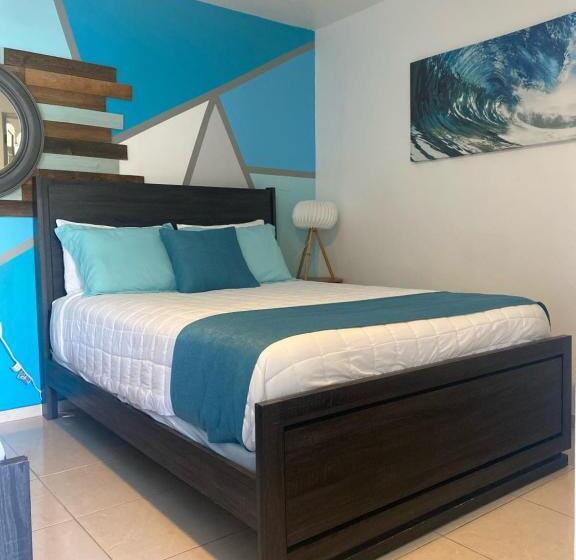 اتاق لوکس, Aqua Marina Beach Club