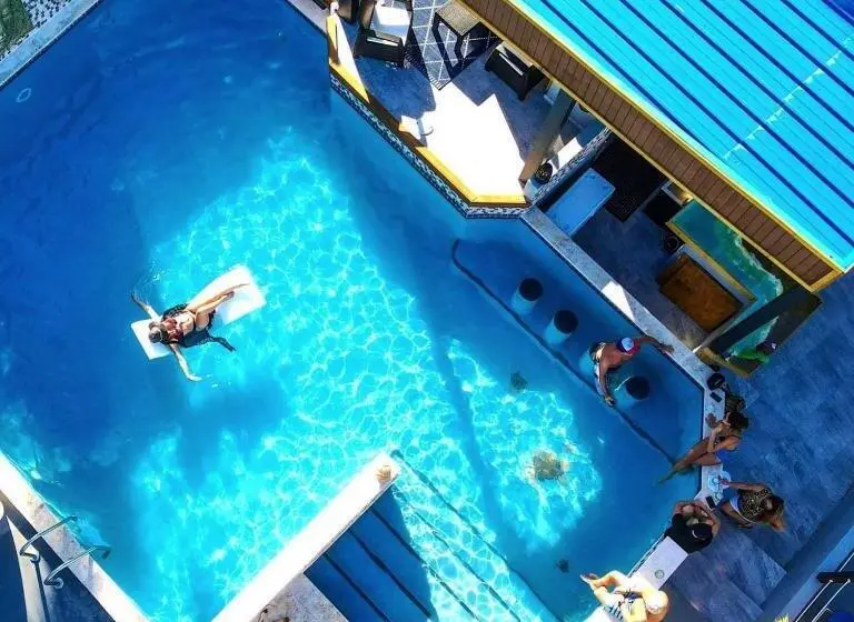 اتاق لوکس, Aqua Marina Beach Club
