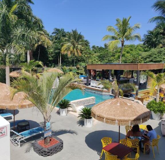 اتاق لوکس, Aqua Marina Beach Club