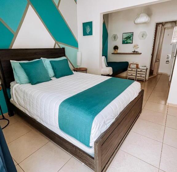 اتاق لوکس, Aqua Marina Beach Club