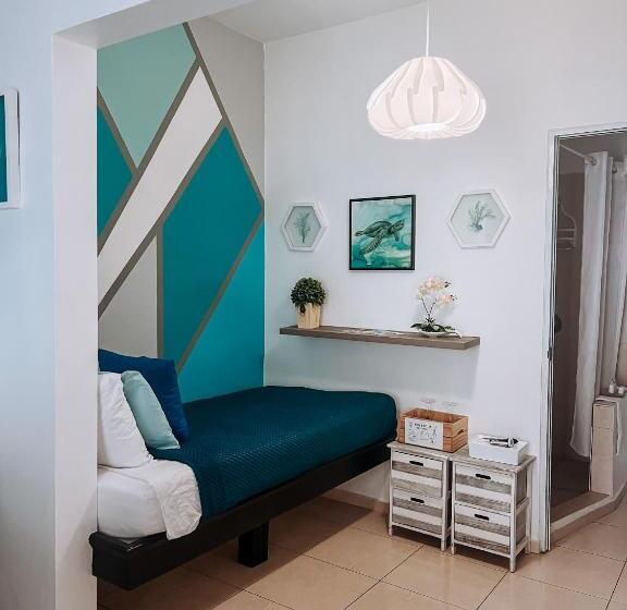 اتاق لوکس, Aqua Marina Beach Club