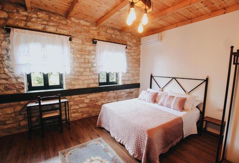 חדר דלוקס, Bujtina Maria