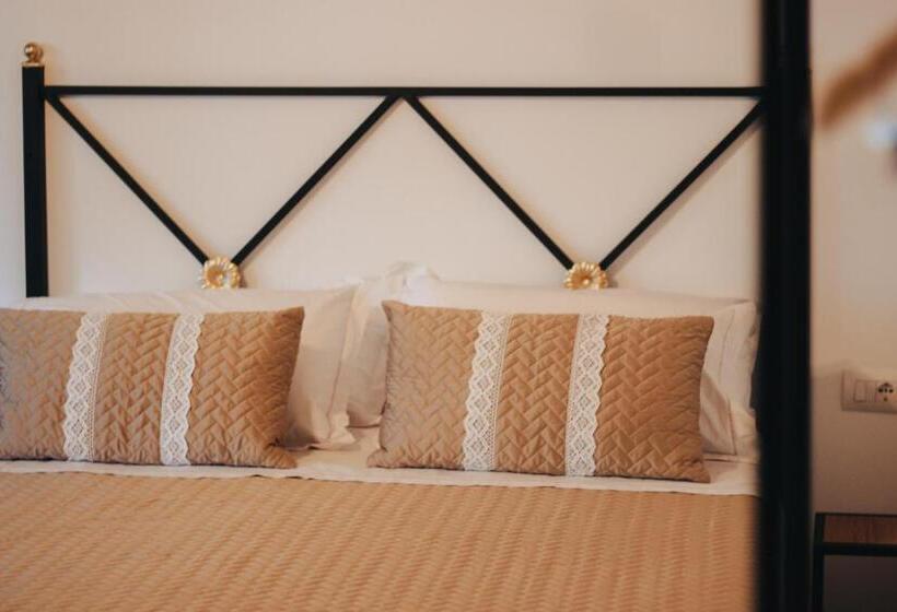 חדר סטנדרט לארבעה, Bujtina Maria