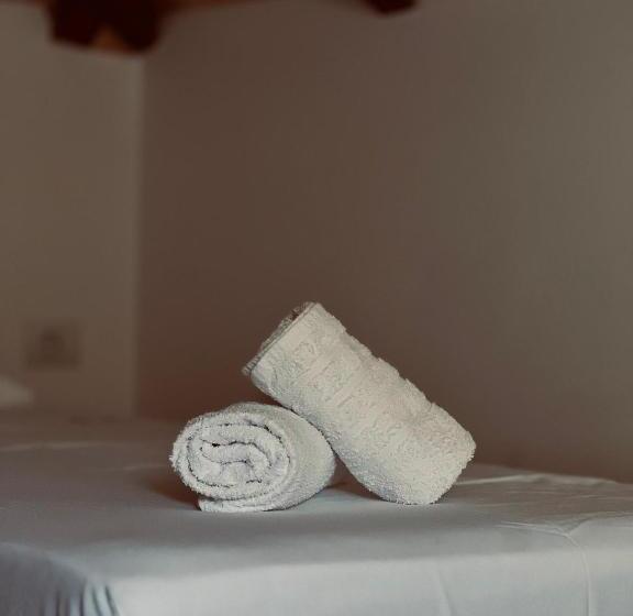 חדר משפחתי, Bujtina Maria