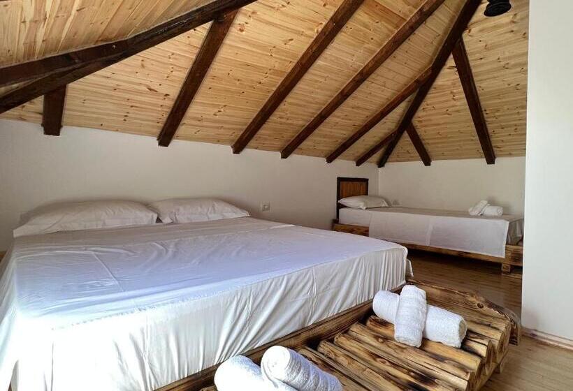 חדר סטנדרט לשלושה, Bujtina Maria