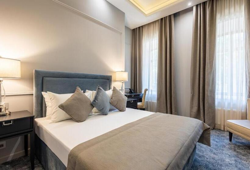 Cameră Standard, Dvoryansky