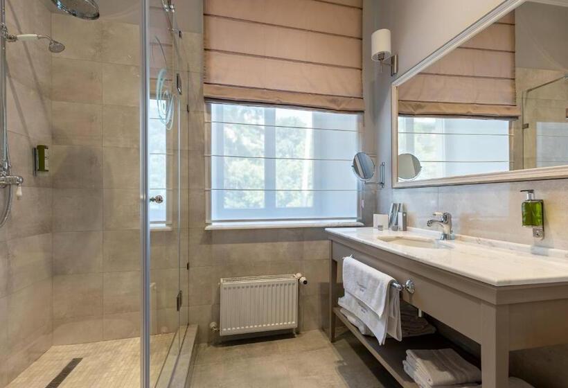 Suite cu balcon, Dvoryansky