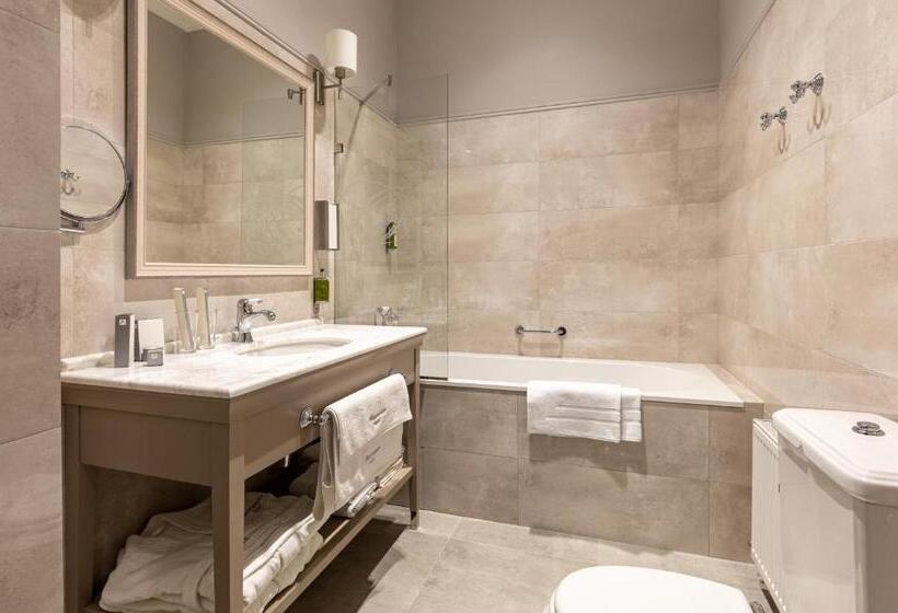 Suite cu balcon, Dvoryansky