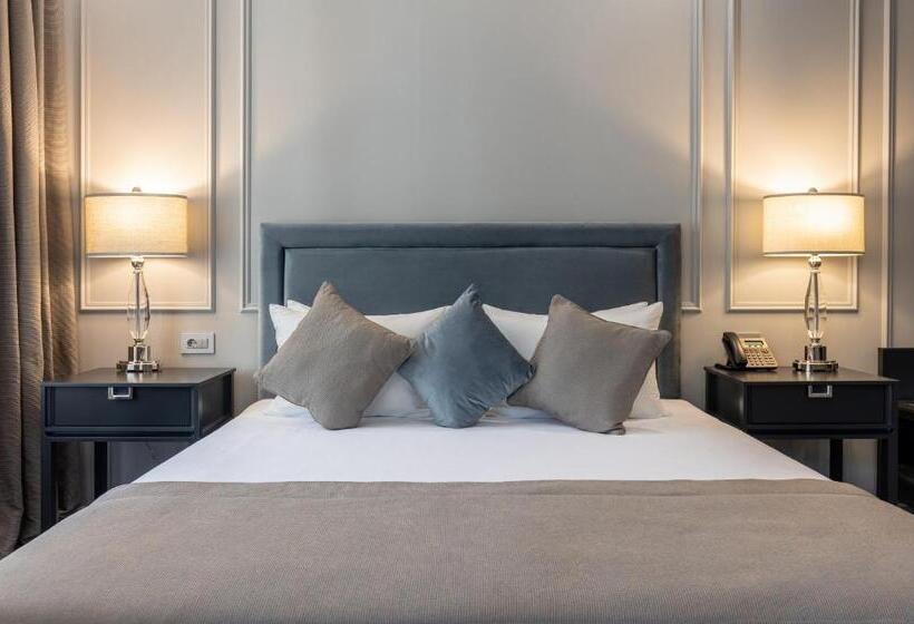 Suite cu balcon, Dvoryansky