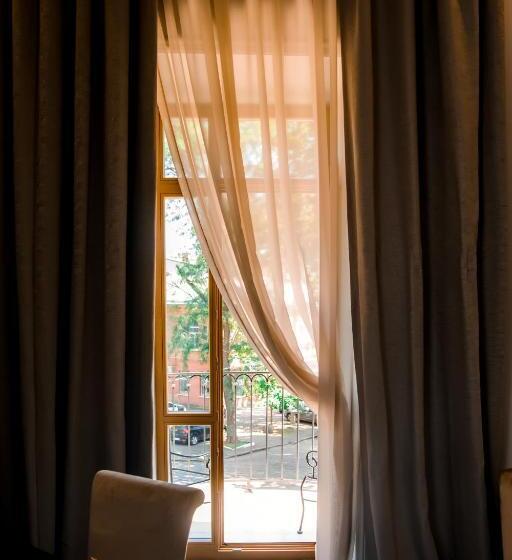 Suite cu balcon, Dvoryansky