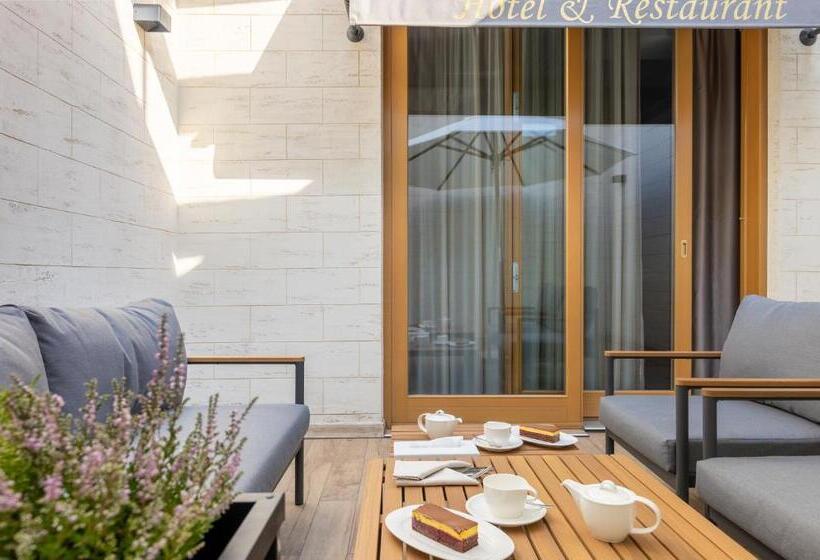 Suite cu Terasă, Dvoryansky