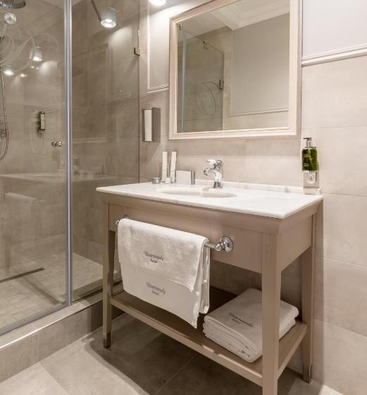 Suite Executivă, Dvoryansky