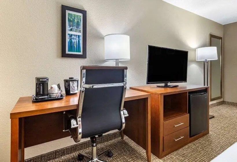 ２ダブルベッドのスタンダードルーム, Quality Inn & Suites Spring Lake   Fayetteville Near Fort Liberty