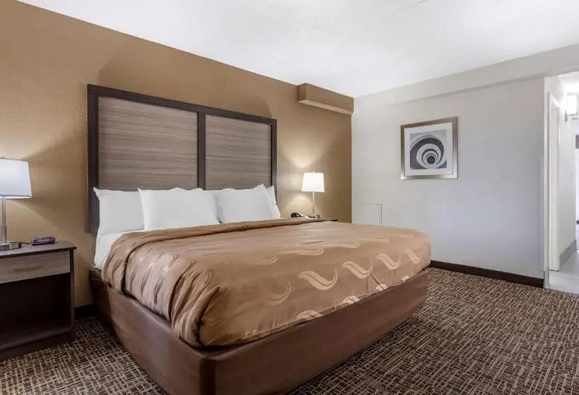 キングサイズベッドのスイートルーム, Quality Inn & Suites Spring Lake   Fayetteville Near Fort Liberty