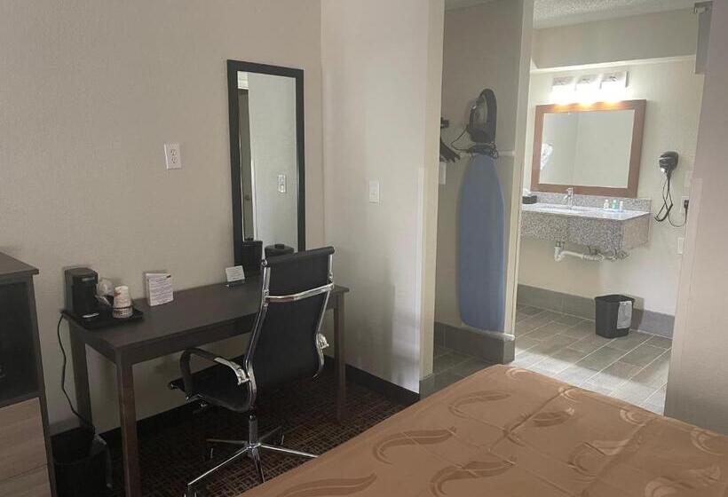 غرفه قياسيه سريرين مزدوجين, Quality Inn & Suites Spring Lake   Fayetteville Near Fort Liberty