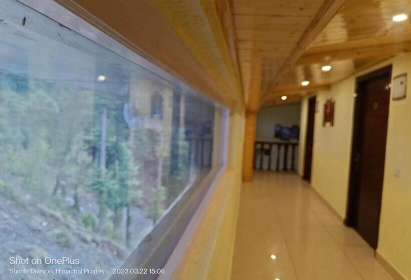 标准间, The Jungle Mountain Retreat