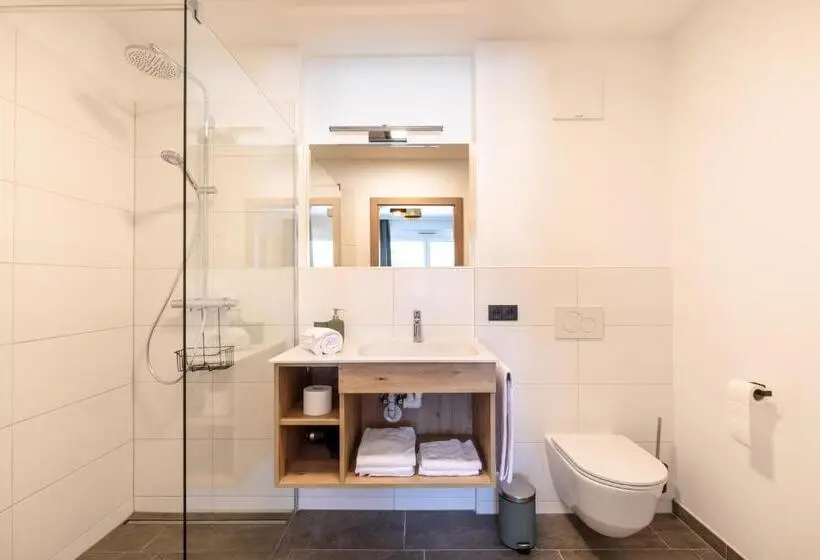 庭の見える１ベッドルームアパートメント, Lisal Appartements