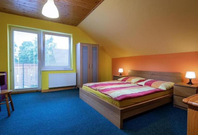 استودیوی لوکس, Penzión Jana