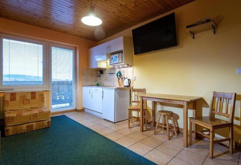 استودیوی سوپریور, Penzión Jana