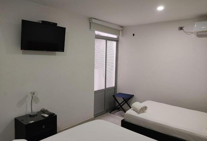 Üç Kişilik Standart Oda, Escala