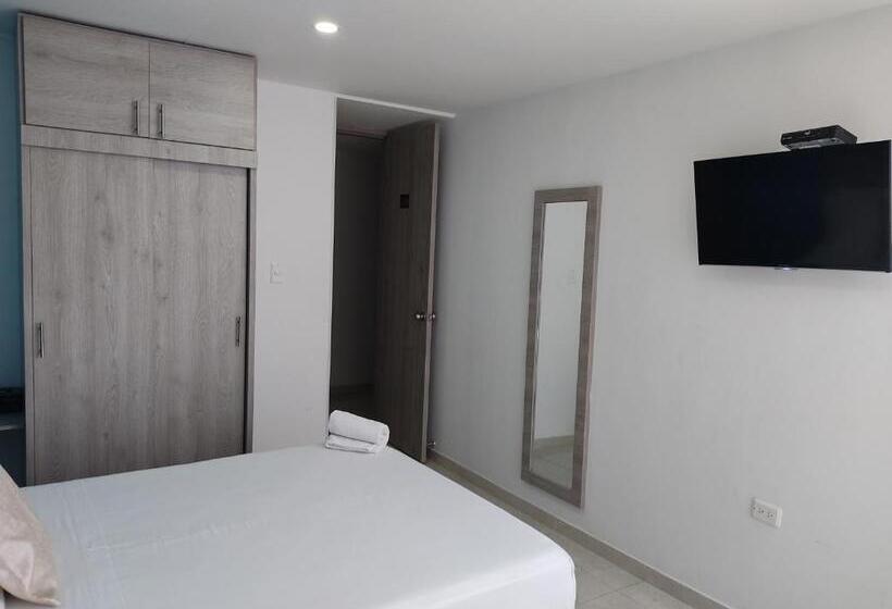 اتاق استاندارد سه نفره, Escala