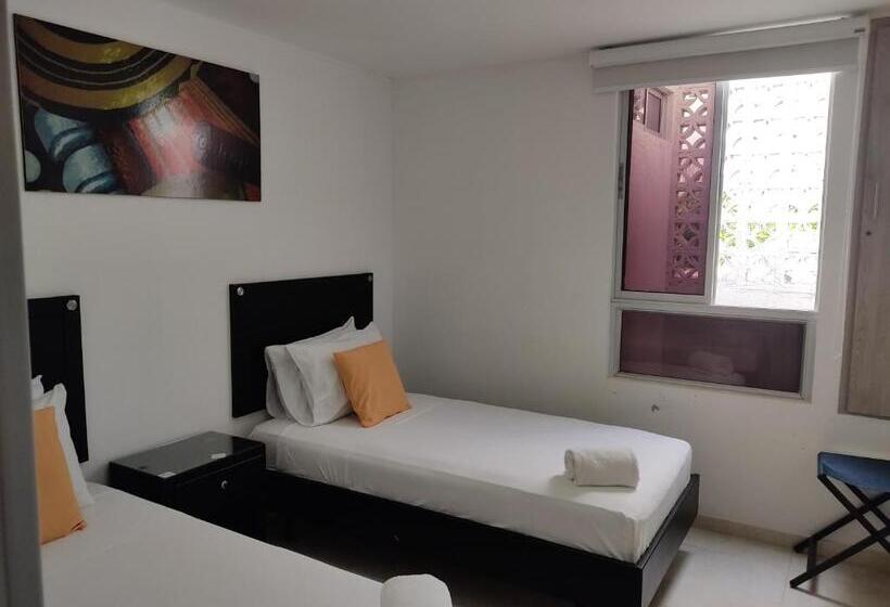 Standart Oda, Escala