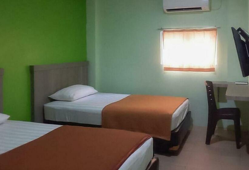 Quarto Deluxe, Guest House Anak Raja Pangkalan Bun Syariah Mitra Reddoorz