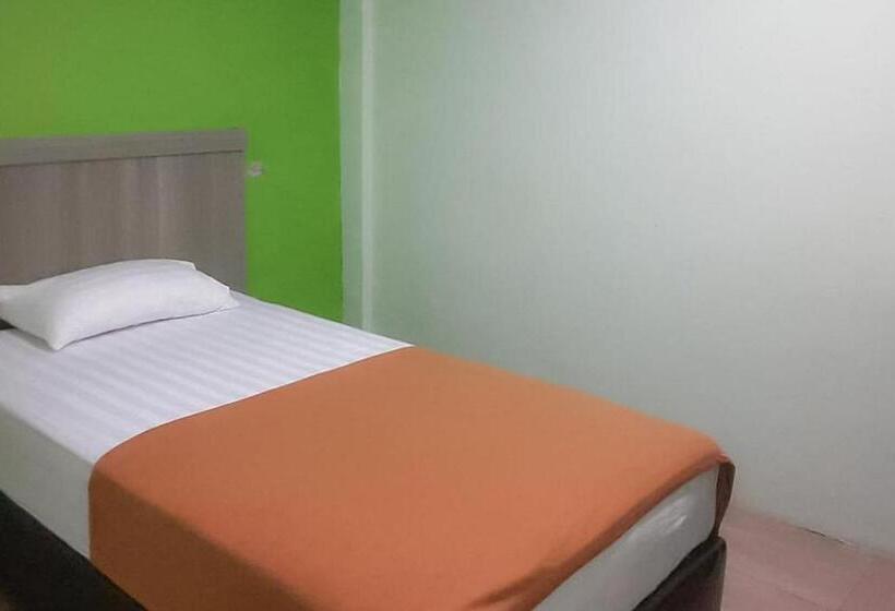 Quarto Economy Individual, Guest House Anak Raja Pangkalan Bun Syariah Mitra Reddoorz