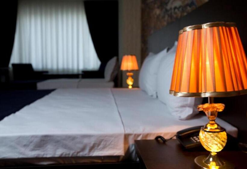 اتاق استاندارد سه نفره, Kristal Inn