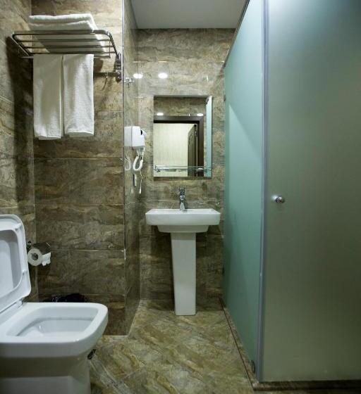 اتاق استاندارد چهار تخته, Kristal Inn