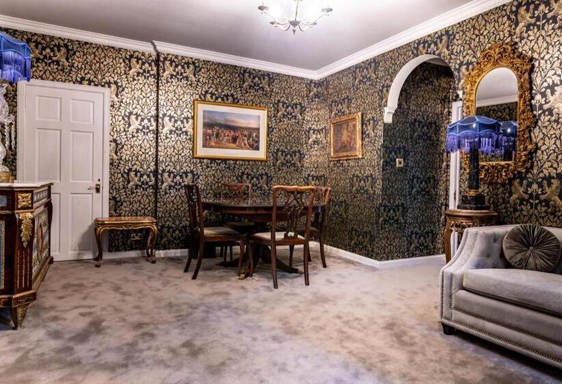 סוויטת 2 חדרי שינה, Melville Castle