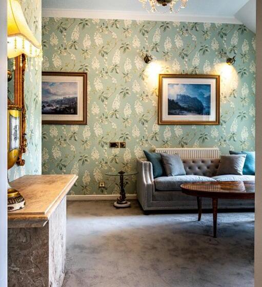 סוויטת סופריור, Melville Castle