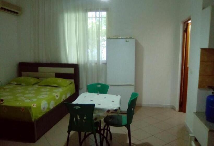 اتاق خانوادگی, H&a Guest House