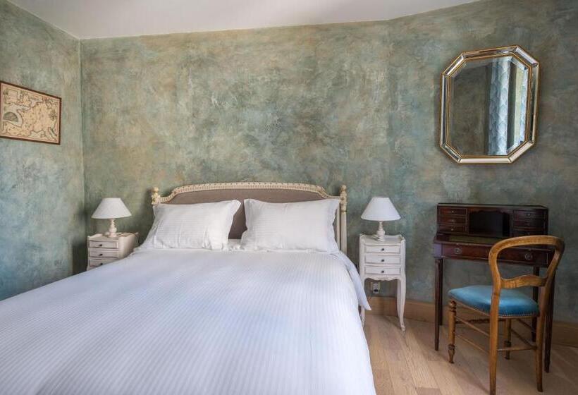 غرفة قياسية رباعية, La Chaumière