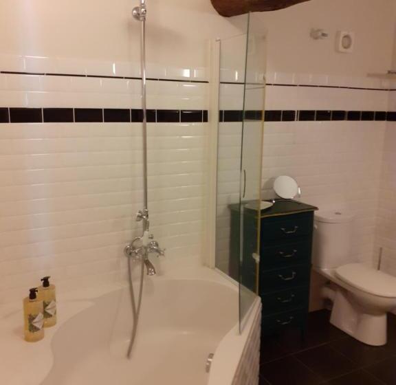 غرفة قياسية رباعية, La Chaumière