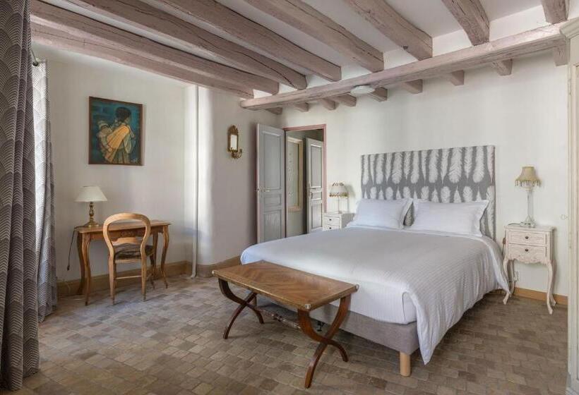 غرفة قياسية, La Chaumière