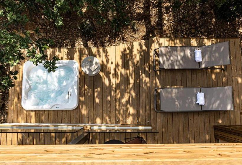 جناح مزود بجاكوزى, Souki ~ Lodges & Spa