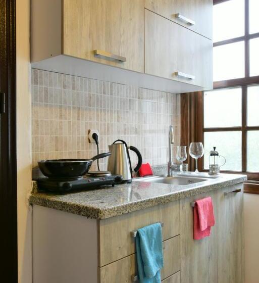 استودیو خانوادگی, Cicerone Apart