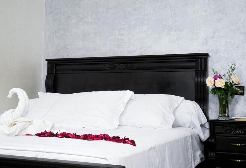 デラックスルーム, Ayouz House