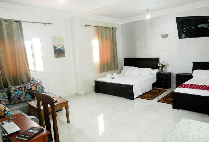 Студия Deluxe, Ayouz House